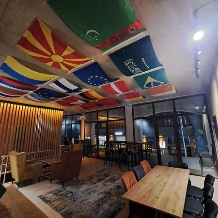 Karvi Hostel & Suites บาทูมิ ภายนอก รูปภาพ
