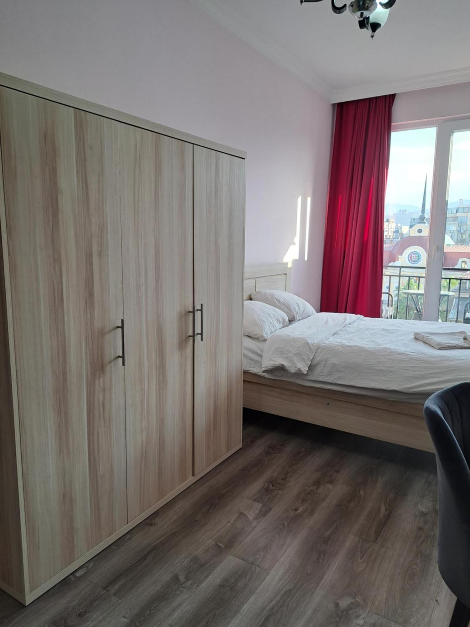Karvi Hostel & Suites บาทูมิ ภายนอก รูปภาพ