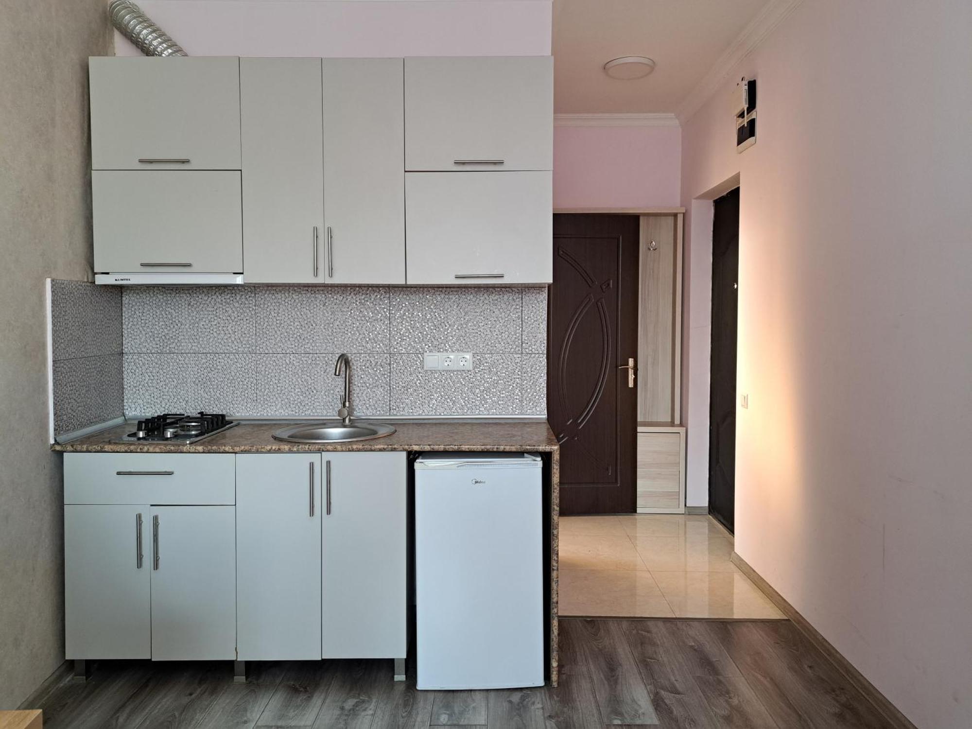 Karvi Hostel & Suites บาทูมิ ภายนอก รูปภาพ