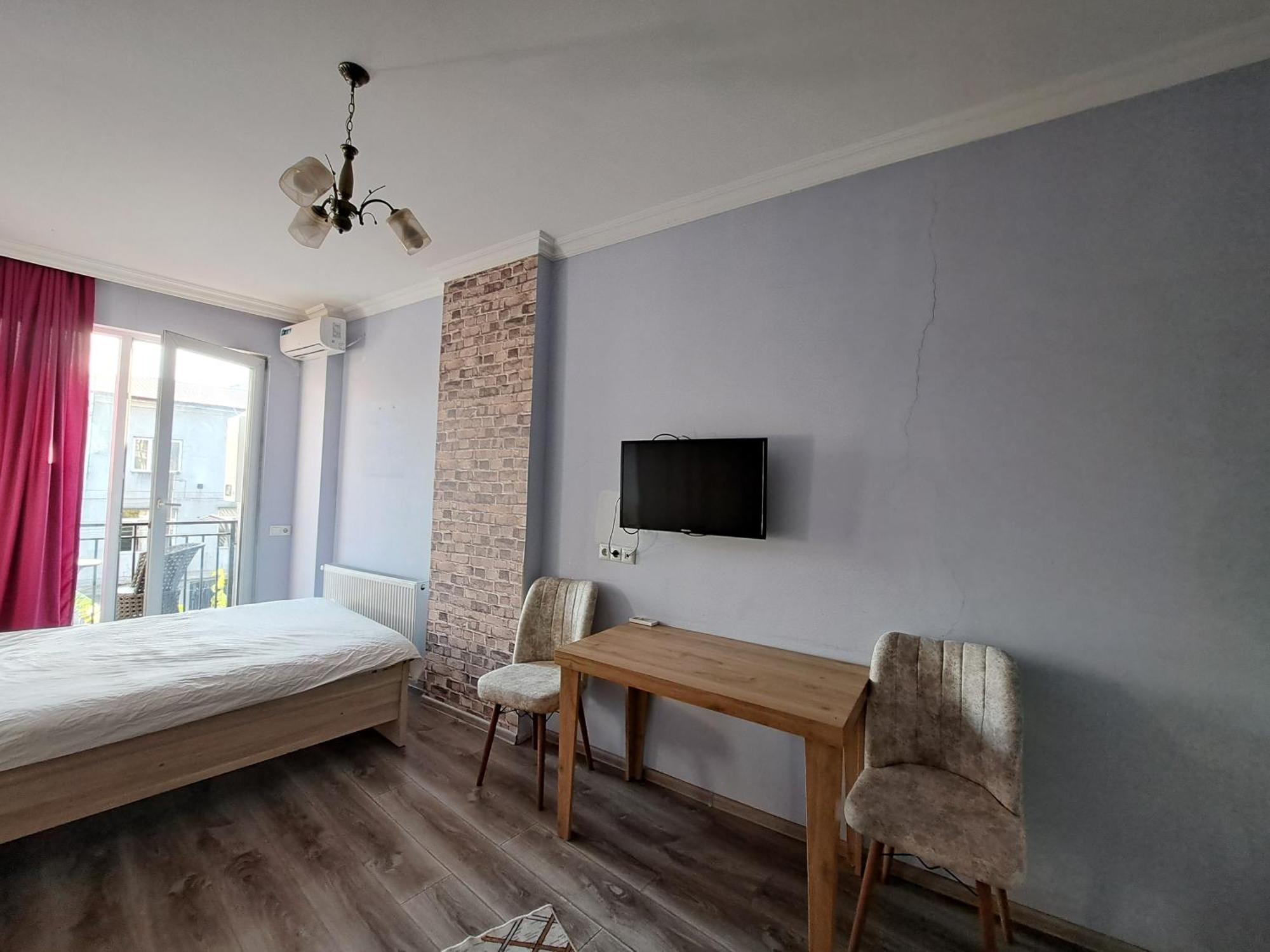 Karvi Hostel & Suites บาทูมิ ภายนอก รูปภาพ