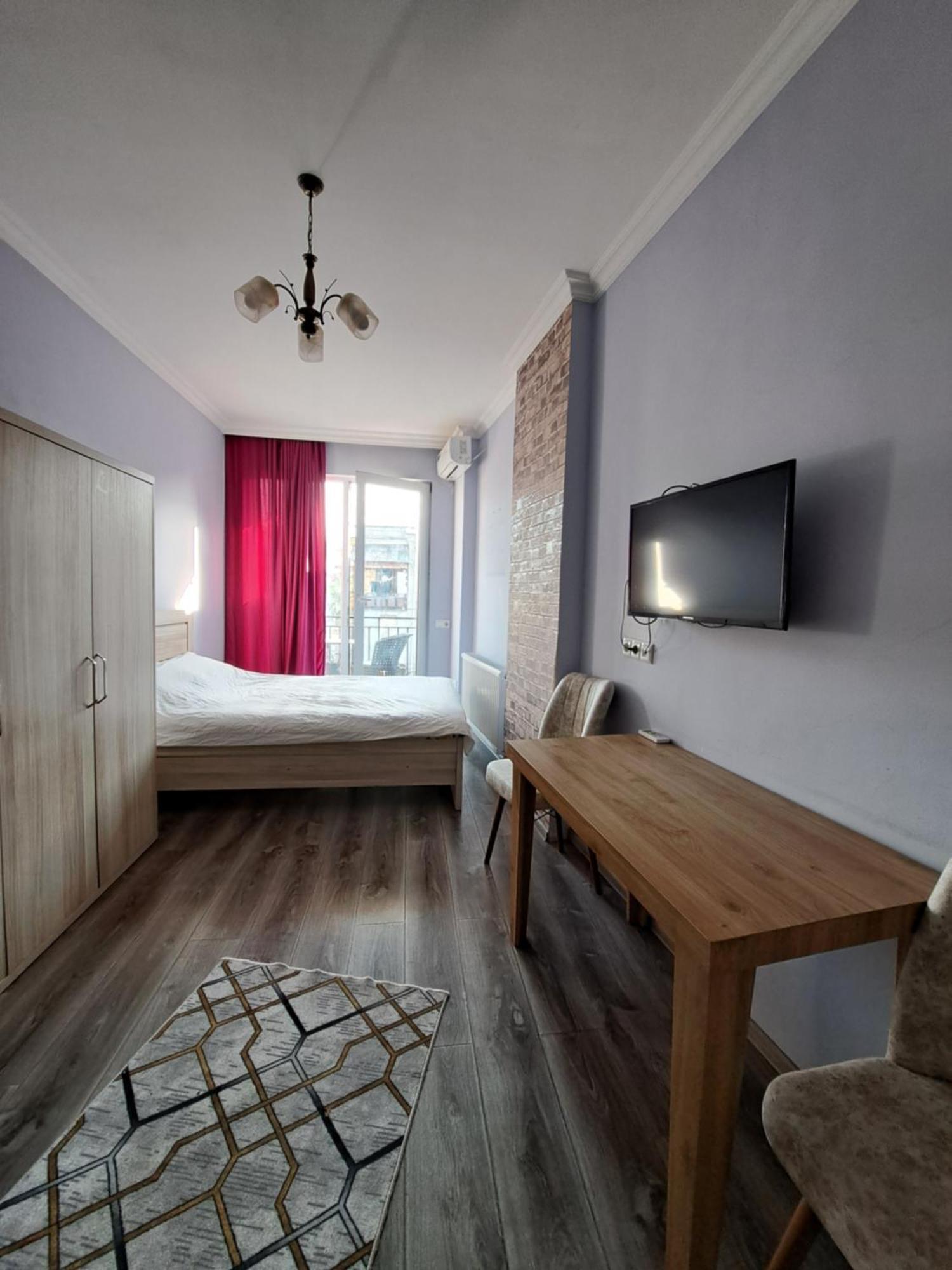 Karvi Hostel & Suites บาทูมิ ภายนอก รูปภาพ