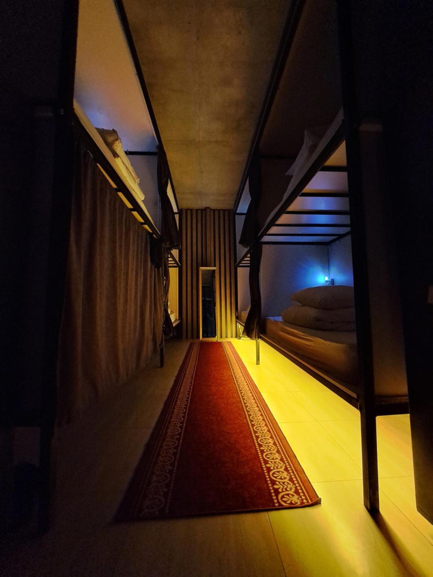 Karvi Hostel & Suites บาทูมิ ภายนอก รูปภาพ