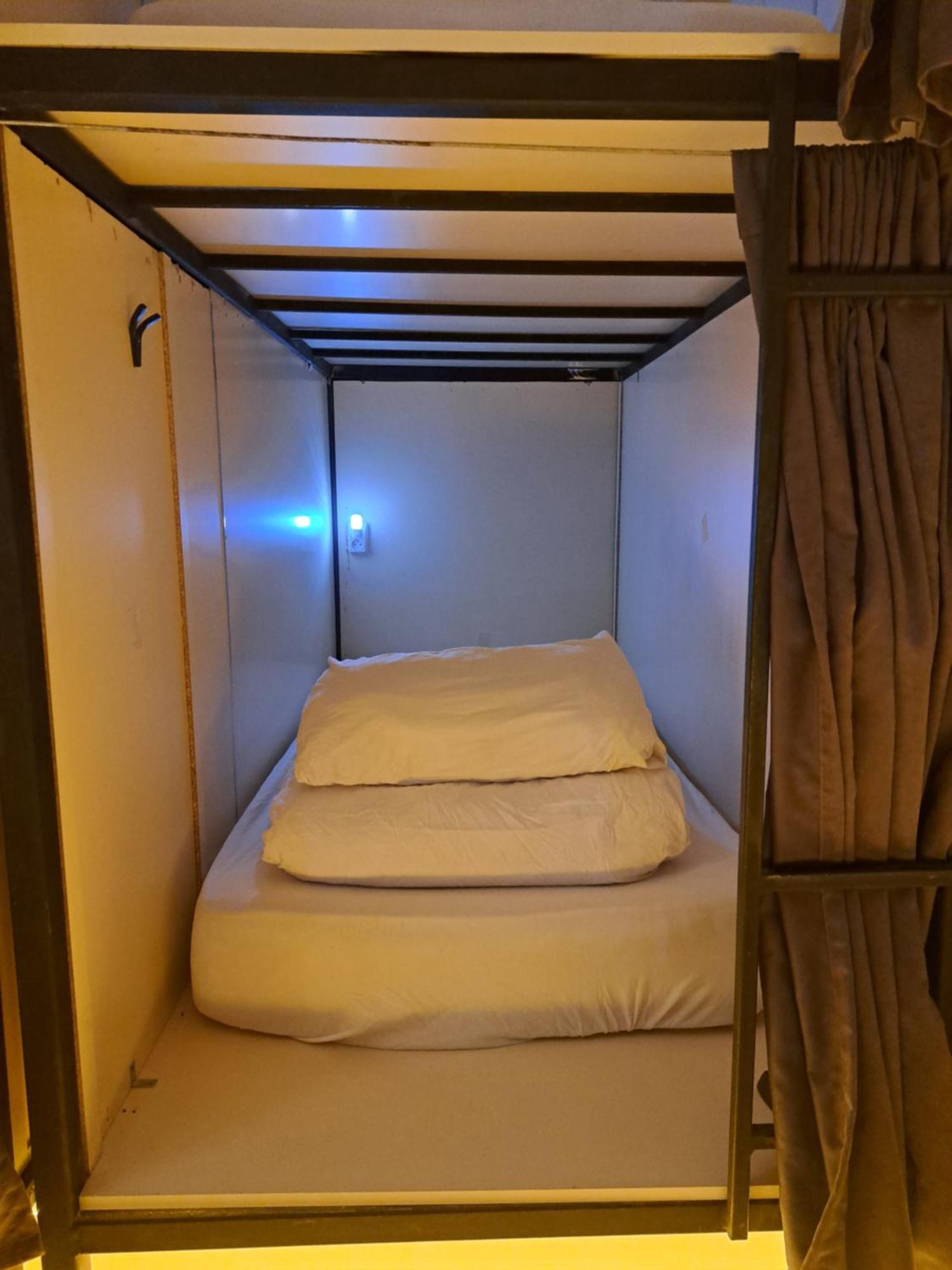 Karvi Hostel & Suites บาทูมิ ภายนอก รูปภาพ