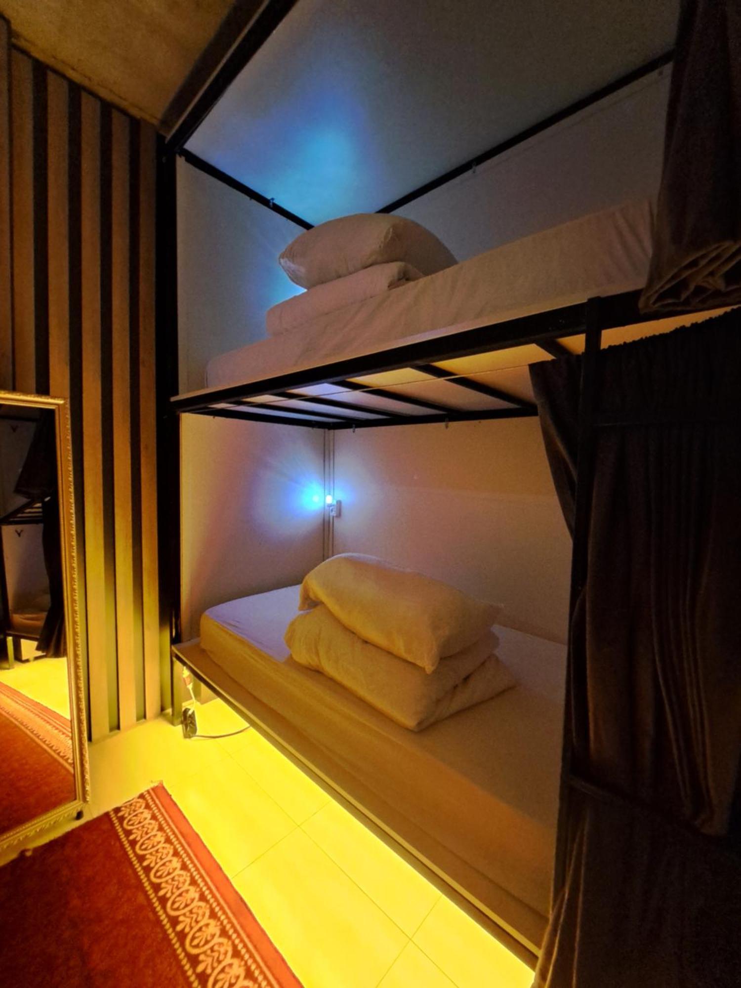 Karvi Hostel & Suites บาทูมิ ภายนอก รูปภาพ