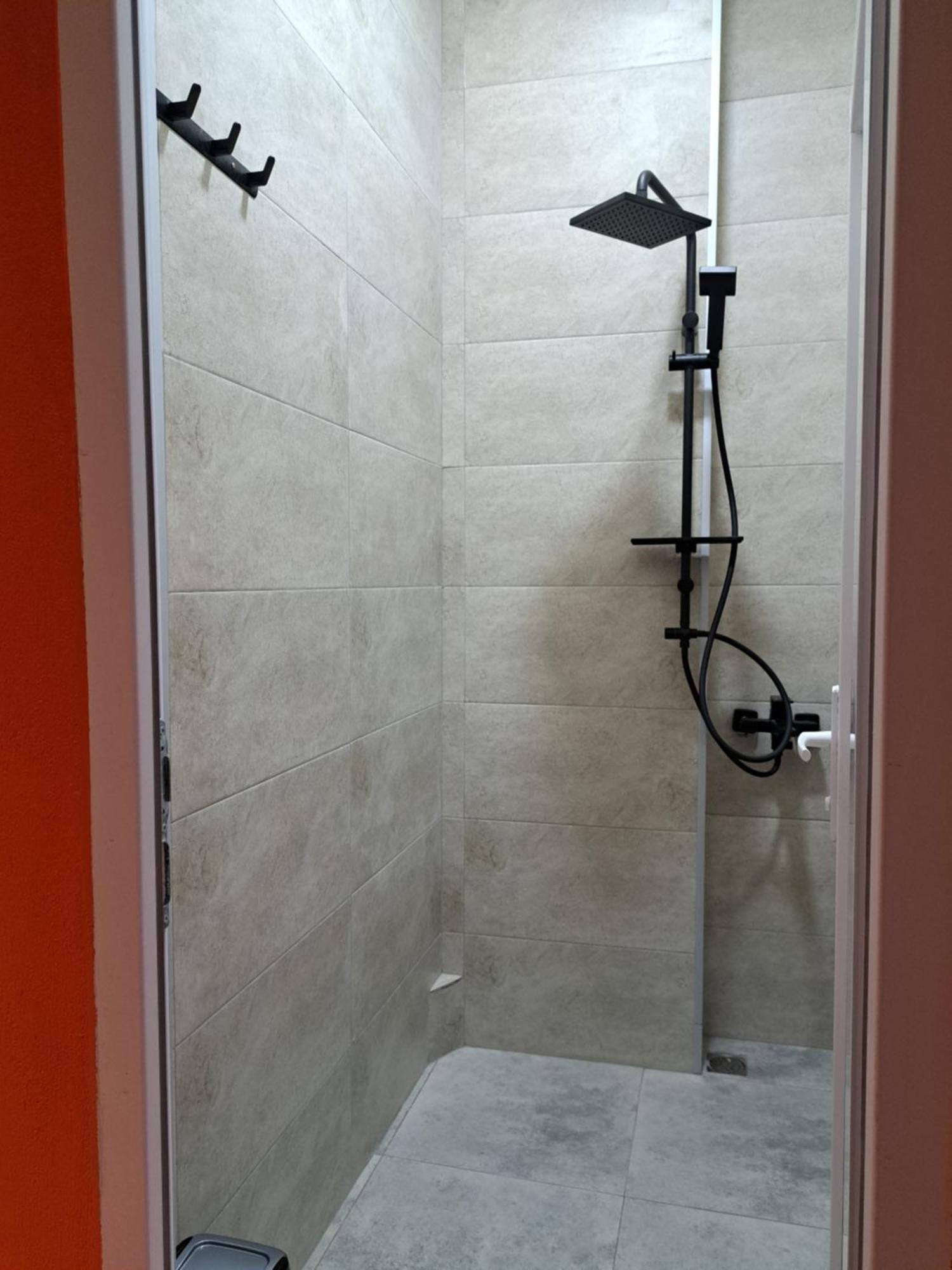 Karvi Hostel & Suites บาทูมิ ภายนอก รูปภาพ