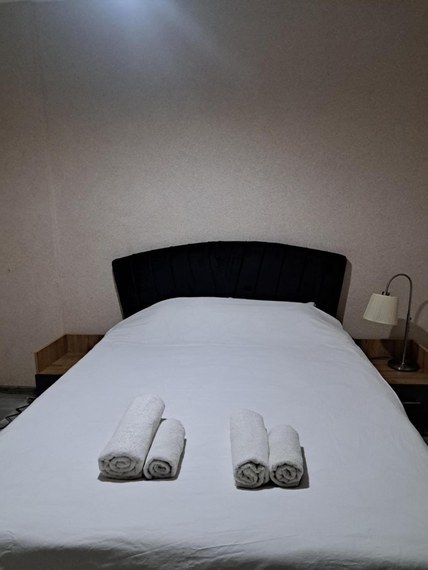 Karvi Hostel & Suites บาทูมิ ภายนอก รูปภาพ