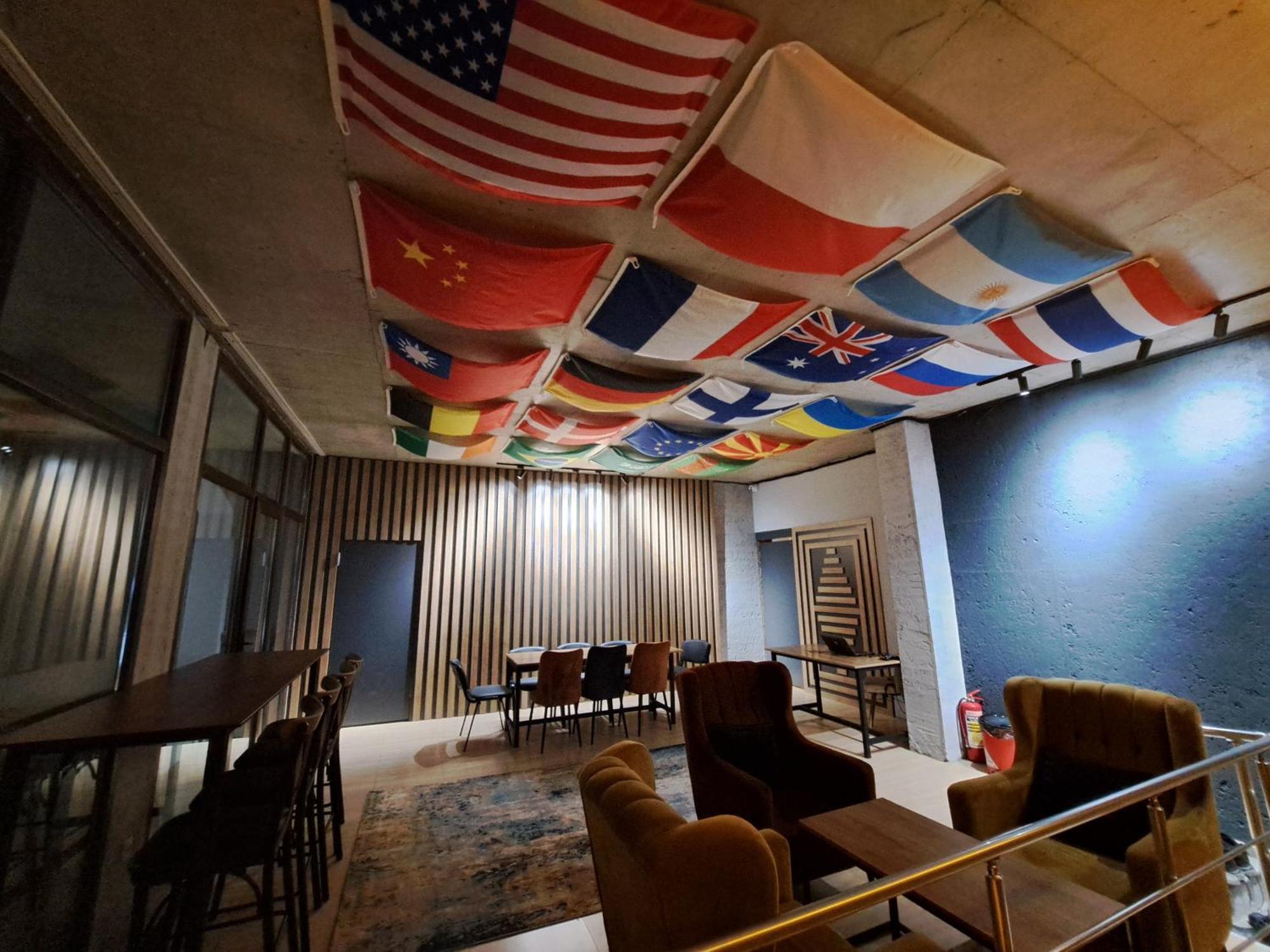 Karvi Hostel & Suites บาทูมิ ภายนอก รูปภาพ
