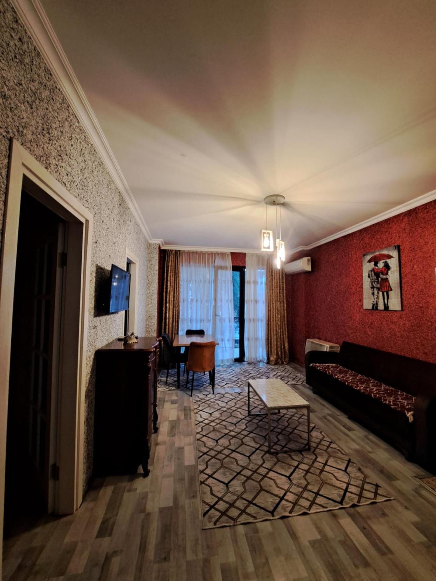 Karvi Hostel & Suites บาทูมิ ภายนอก รูปภาพ