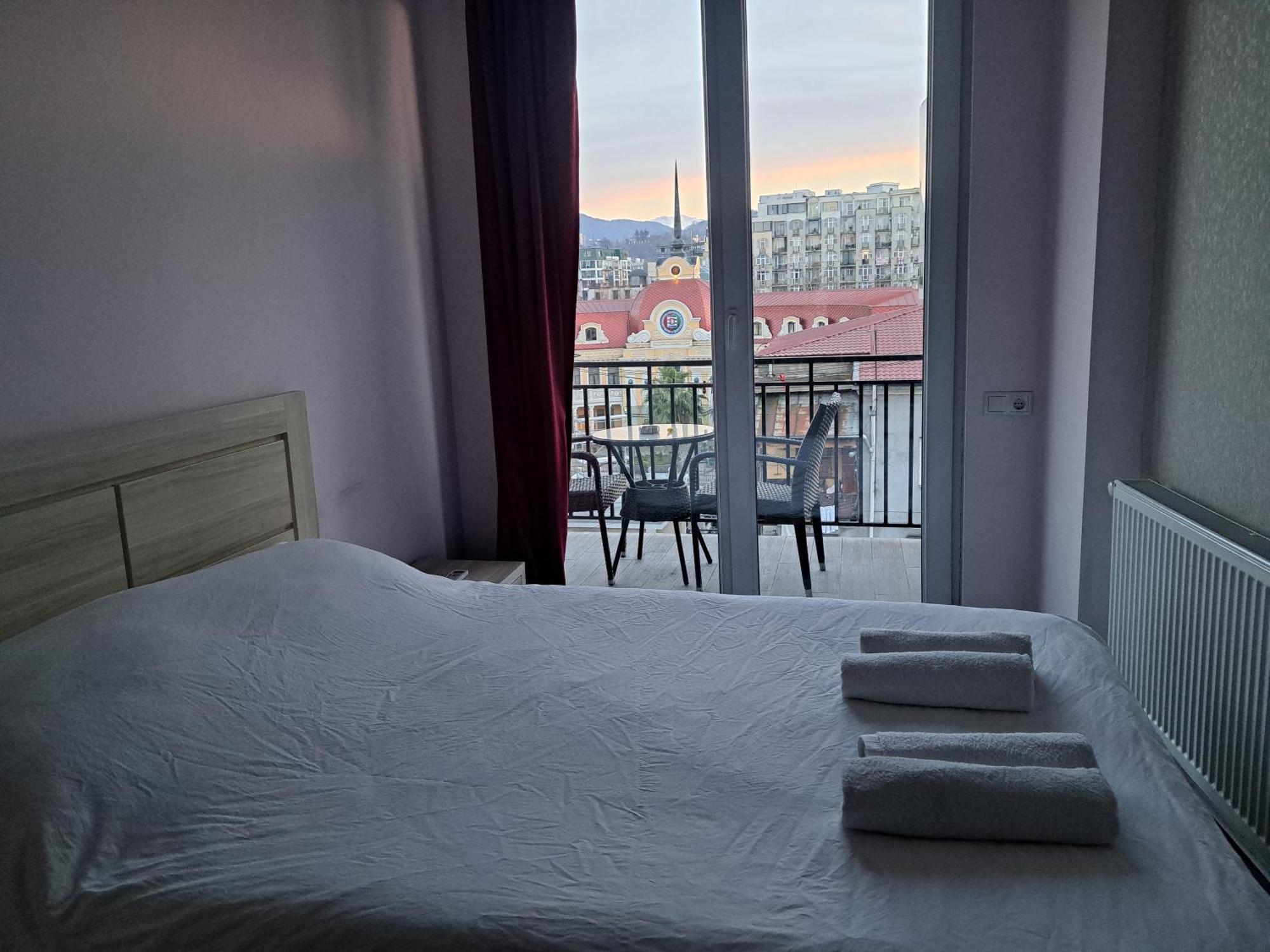 Karvi Hostel & Suites บาทูมิ ภายนอก รูปภาพ
