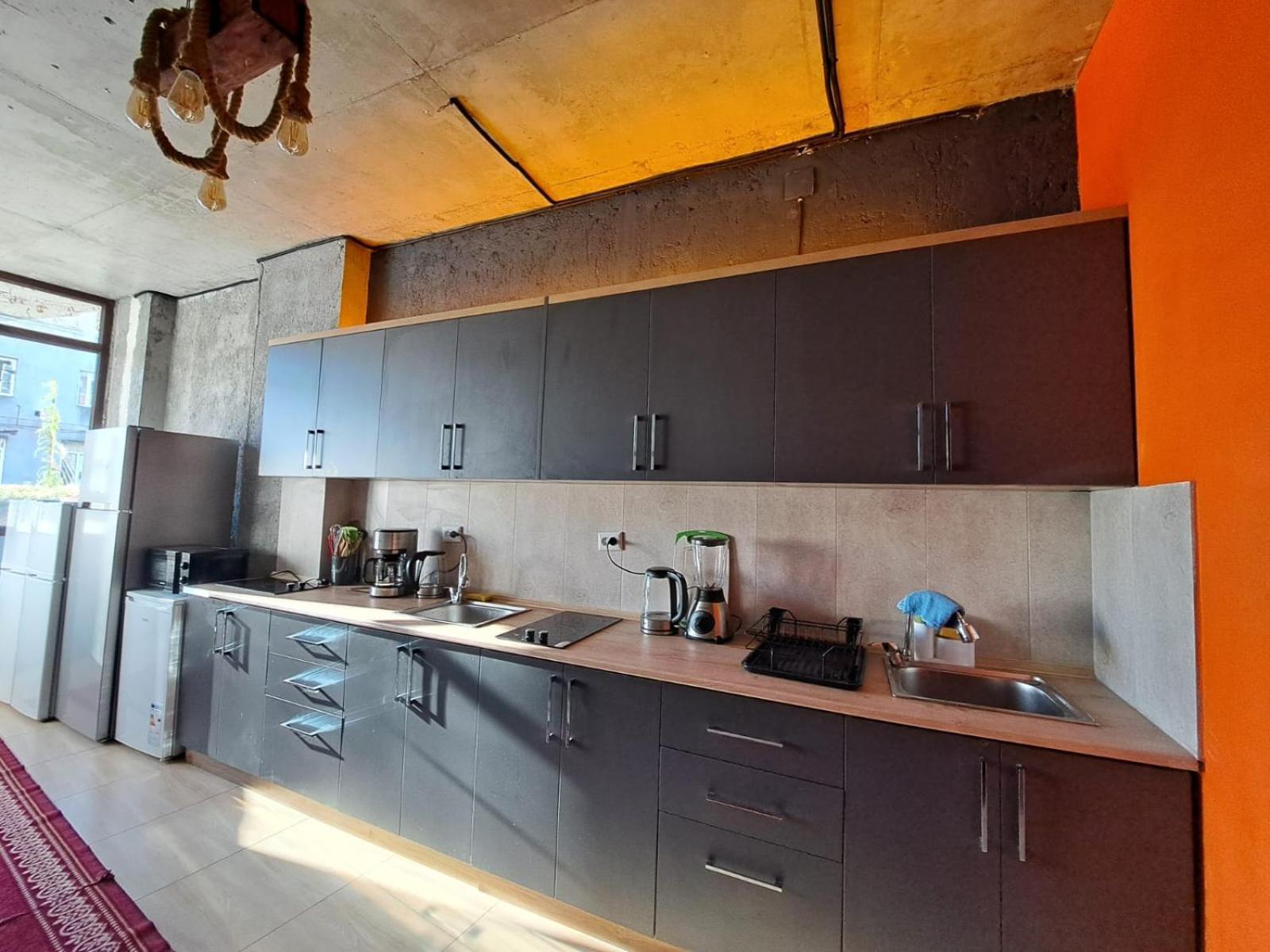 Karvi Hostel & Suites บาทูมิ ภายนอก รูปภาพ