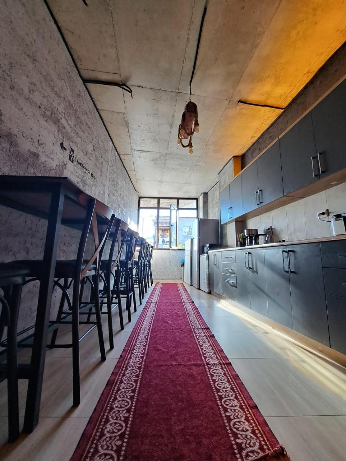 Karvi Hostel & Suites บาทูมิ ภายนอก รูปภาพ